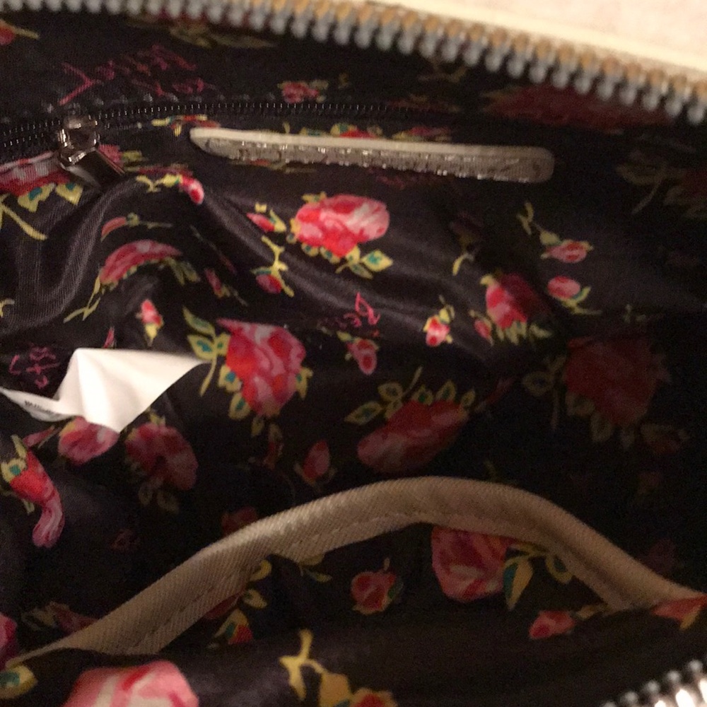 Betsey Johnson Dome Crossbody Bag with bow detail - Picture 4 of 6